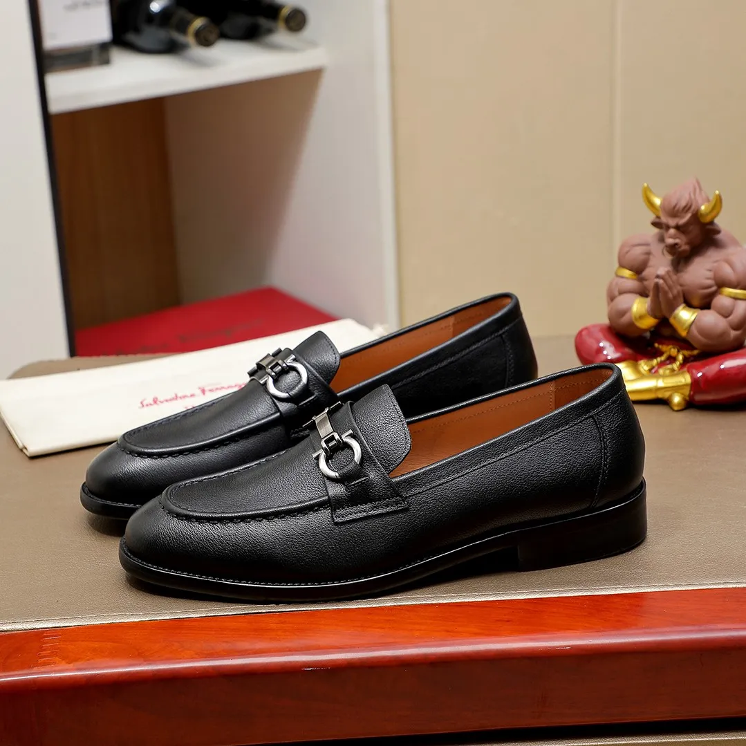 Men's shoes 💰480 🔥Ferragamo's new men's casual slip-on shoes🇨🇳Official website original 1:1 mold, original quality💯Fine workmanship, high-end luxury☘The upper is made of imported Italian first-layer cowhide🌴Luxurious water dyeing🐂Leather lining🍓Rubber wear-resistant and non-slip outsole, breathable and comfortable to wear🍍The first choice for high-quality men, optional! Code number 38-44 (45.46. Customized)
